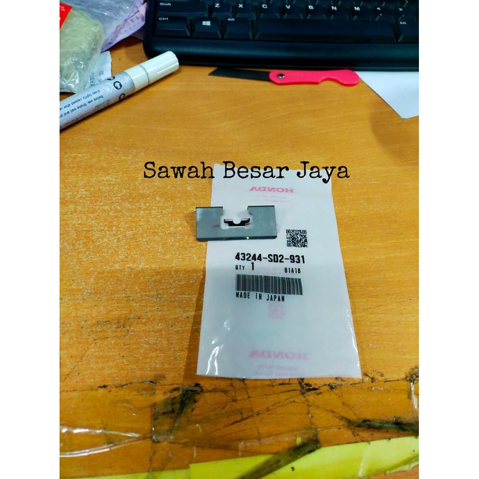 RETAINER BRAKE PAD SPRING - PLAT DUDUKAN TAHANAN KAMPAS KANVAS REM BELAKANG HONDA JAZZ S RS GE8 .