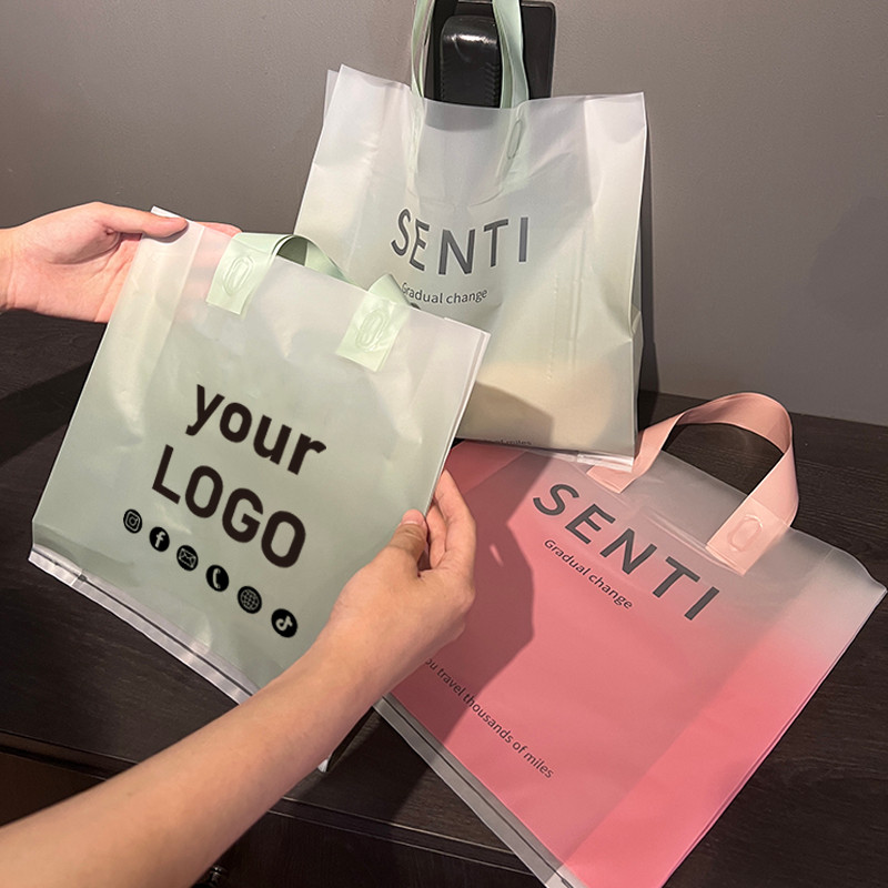 Frosted packaging bag gradient translucent handbag women's clothing store packaging bag shopping gif