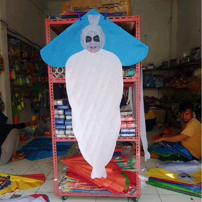 Layangan kain hantu pocong