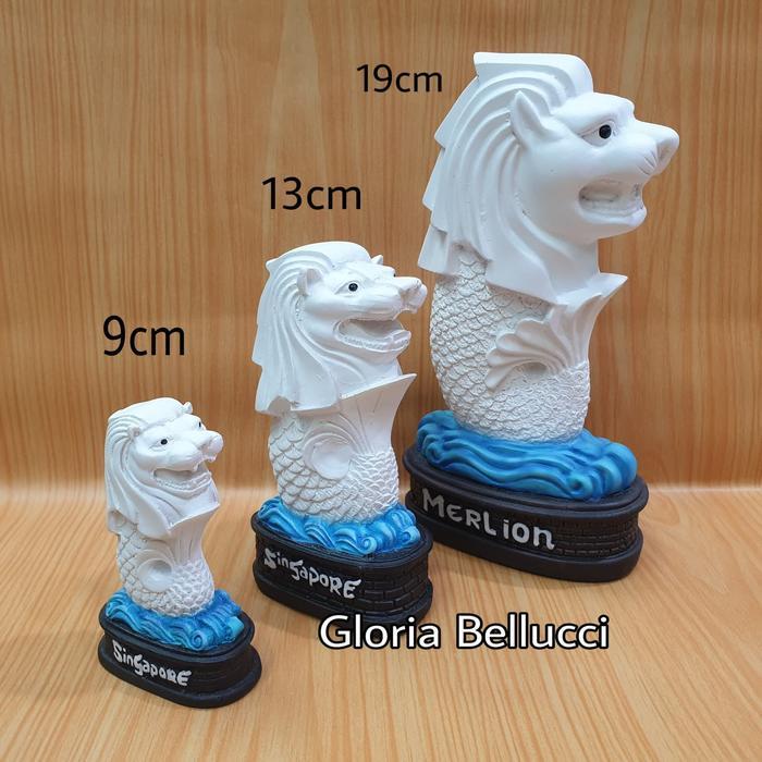 PATUNG PAJANGAN MERLION SINGAPORE ATAU SINGAPURA