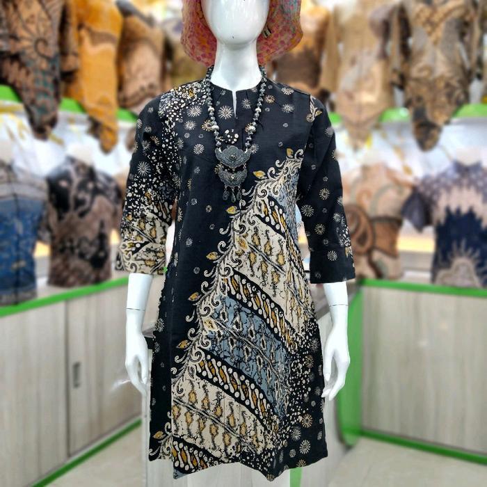 Batik Tunik Wanita Kerja Qistina Batik Bahan Katun Model Kancing Depan Motif Hitam Bunga Pasti
