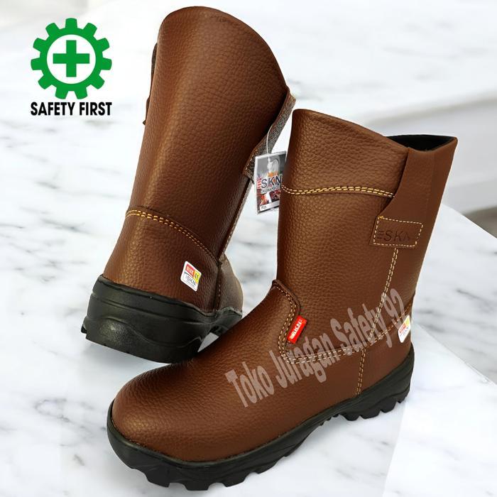 Sepatu Safety Shoes Boot Skn Kulit Ujung Besi Pelindung Kaki Pertamina Engginer Operator Wirtgen