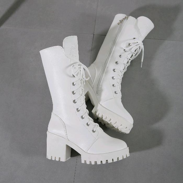 Laviola - Sepatu Boots Winter Lace Up Zipper La3924 Nll Hitam Dan Putih Shoes Wanita