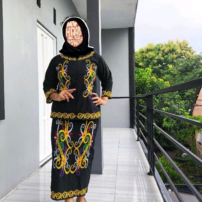 Stelan Baju Dayak Wanita Motif Kalimantan