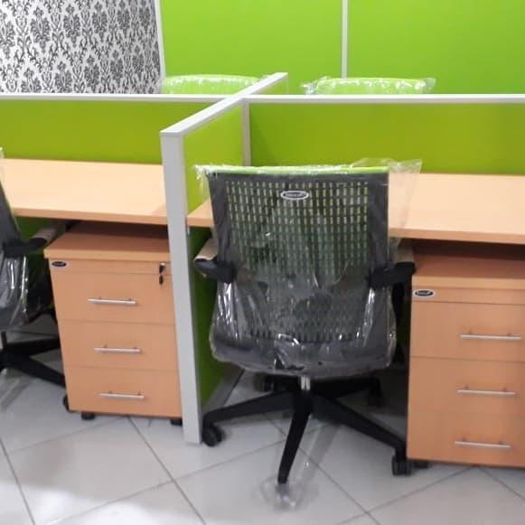 Custom Meja Kantor Meja Kerja Partisi Indai
