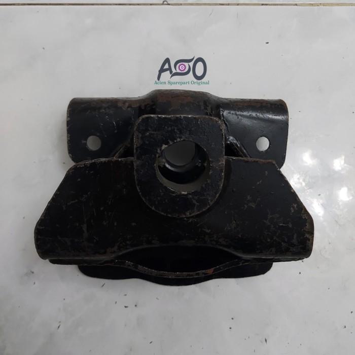 Hanger Bracket Per Belakang Bagian Depan Dyna Dutro Ht125 Ht130
