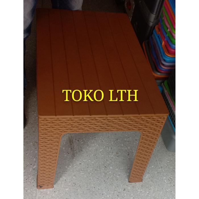 Meja Plastik Persegi Panjang Motif Rotan Anyaman Napolly / Meja Teras