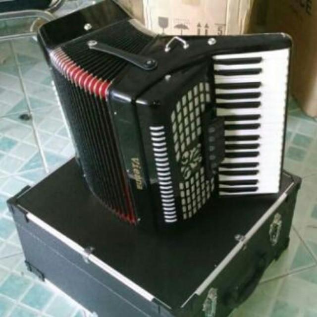 Vienna Acordeon Accordeon Accordion 34 Key , 48 Bass , 5 Variable Tone