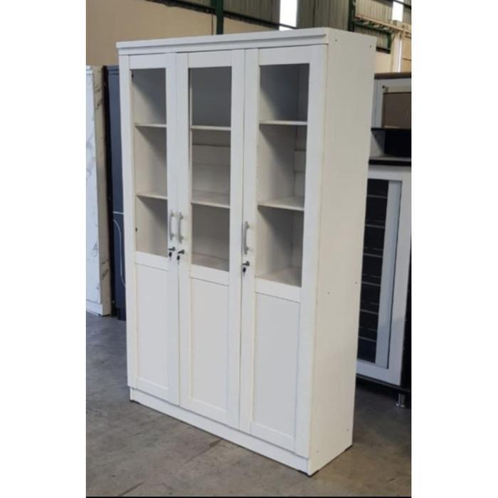 (KHUSUS SURABAYA) LEMARI HIAS / RAK BUKU / LEMARI TAS KACA 2 3 PINTU