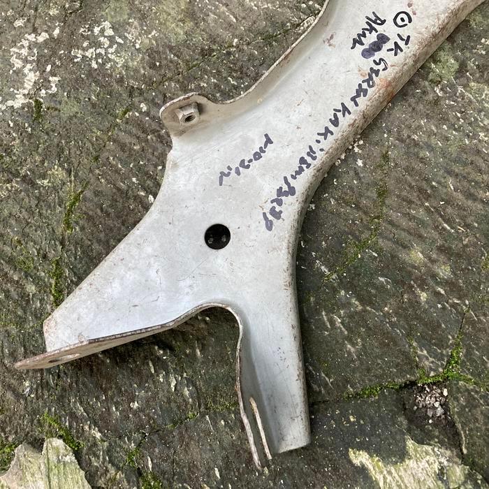 Bracket Breket Bemper Depan Kiri Lh Kijang Super 5K Toyota Original Promo