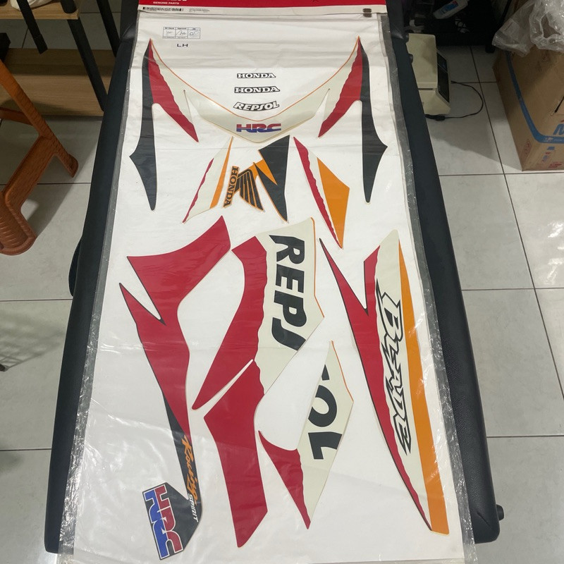 871X0KWB650ZA STRIPE ORANGE BLACK L/R Honda Blade New Repsol