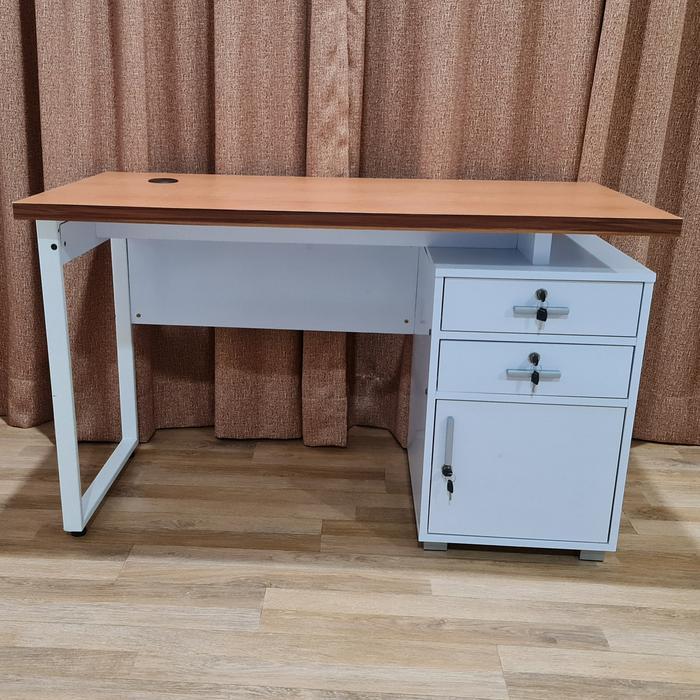 Meja Kaki Besi Putih Laku Laris Dicari Garansi Meja Tulis Kantor 566