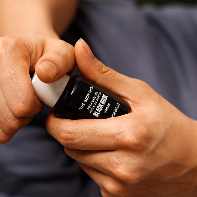 bc0s- The Body Shop Black Musk Perfume Oil 20Ml
