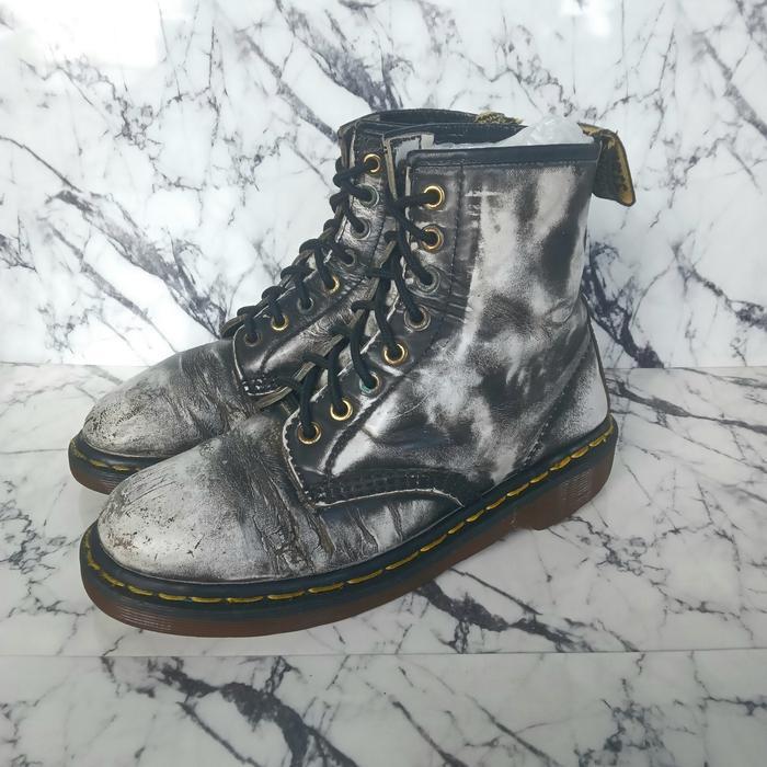 DR MARTENS RUB OFF MADE IN ENGLAND