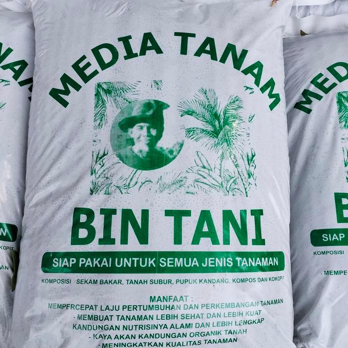 New media tanam /pupuk kompos / tanah hitam /pupuk organik /pupuk kandang