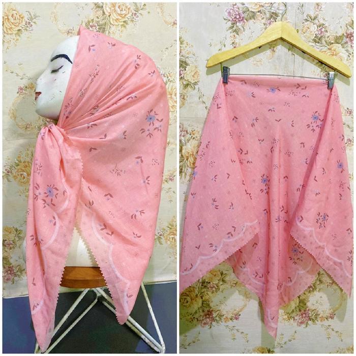 Hijab Segi Empat Voal Motif Bunga Kecil Peach