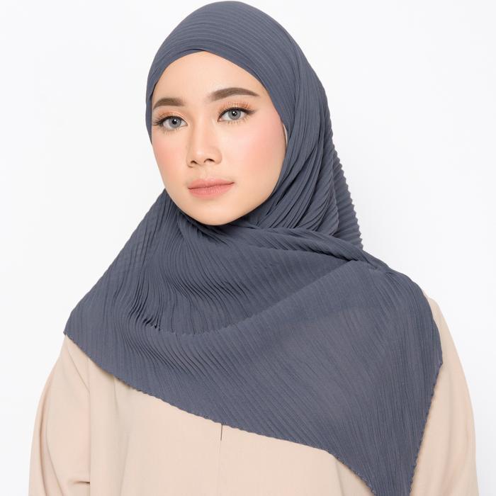 TERMURAH ZM Zaskia Mecca - Fanya Dark Grey Hijab - Kerudung Segi Empat