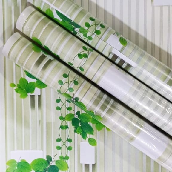 WALLPAPER STIKER DINDING MOTIF BUNGA HIJAU RAMBAT PAGAR