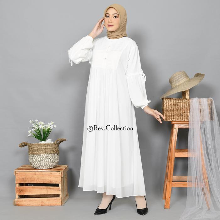 Gamis Umroh Wanita Bahan Ceruty Putih Tulang Dengan Brukat Lengan Balon Aksen Pita