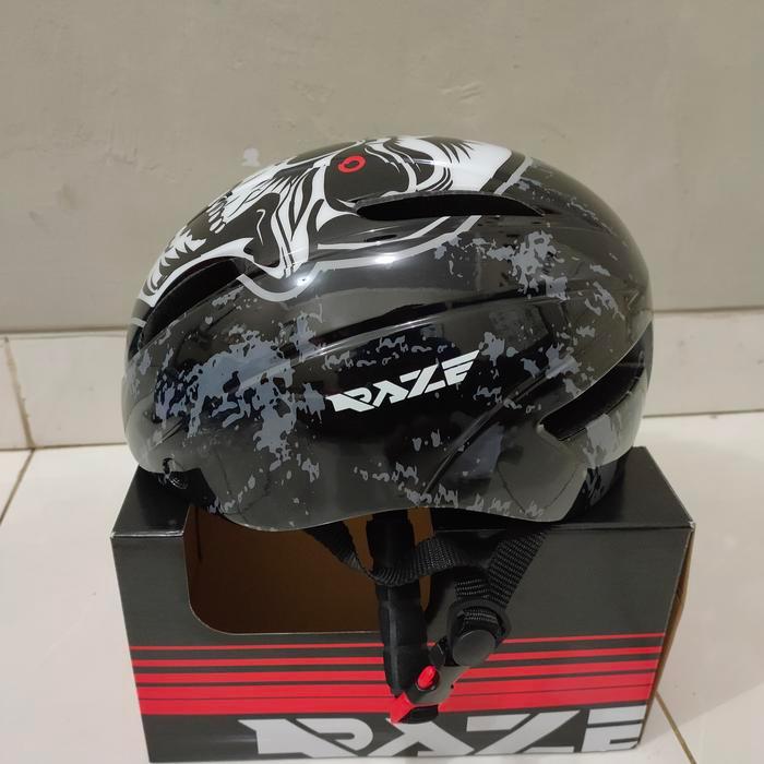 Helm sepeda RAZE R18 hitam tengkorak