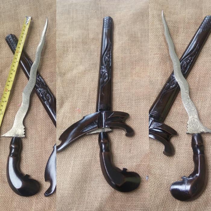 Keris Kuningan Besar Kaligrafi