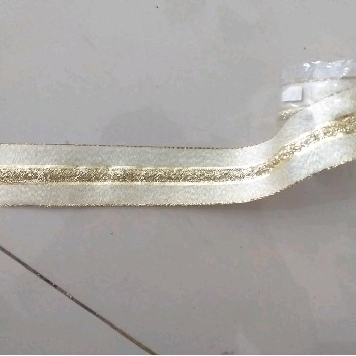 Hiasan Dekorasi Natal Ornamen Pita Kain Warna Putih Motif Renda Gold Emas