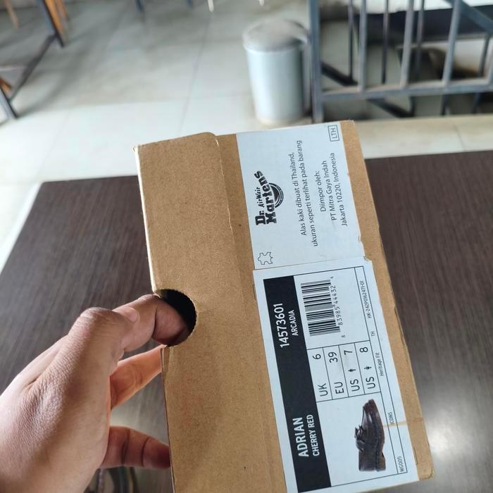 DR. MARTENS ADRIAN TASSEL 39