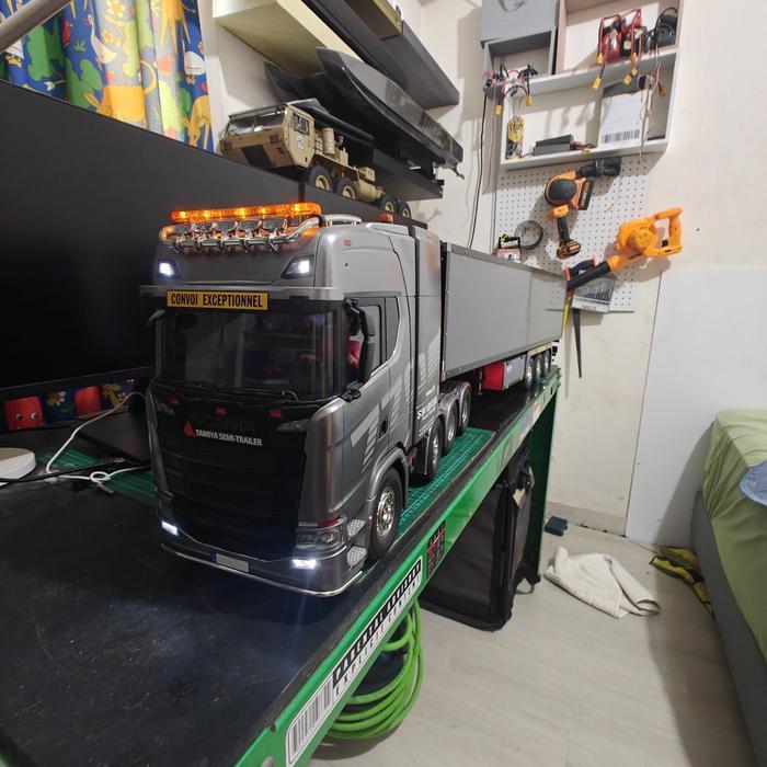 RC TRUCK TAMIYA SCANIA 770S 8x4/4 TRAXXAS KYOSHO ARMA