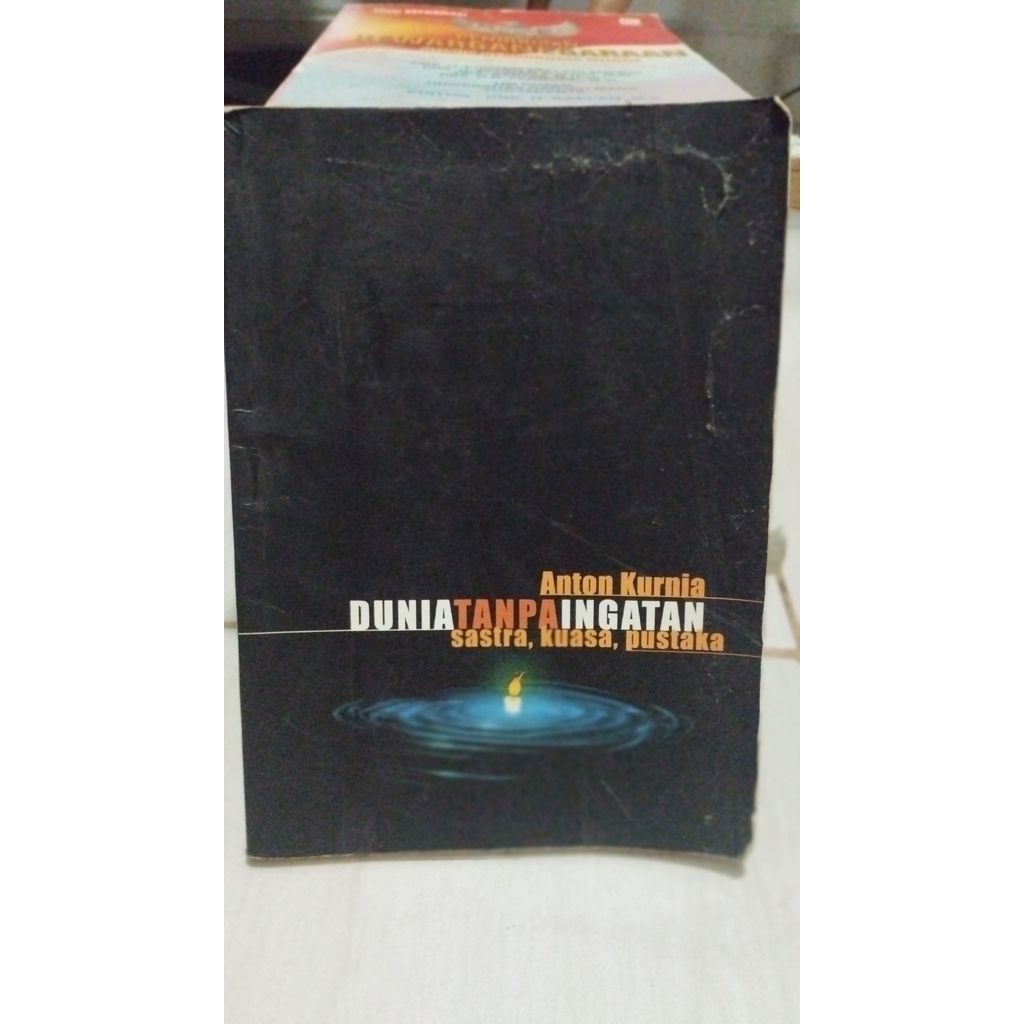 Dunia Tanpa Ingatan - Sastra, Kuasa, Pustaka - Anton Kurnia