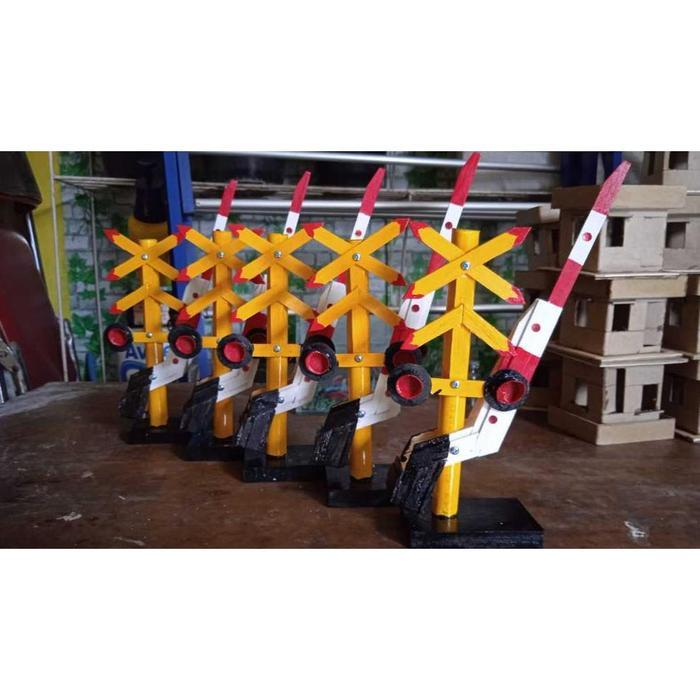 MAINAN MINIATUR PALANG PINTU KERETA API INDONESIA PALANG SEPUR KAI