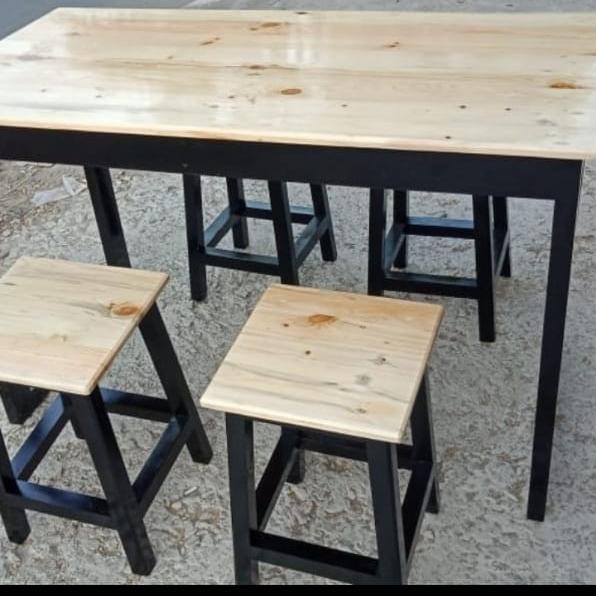 1 Meja+4Kursi Cafe