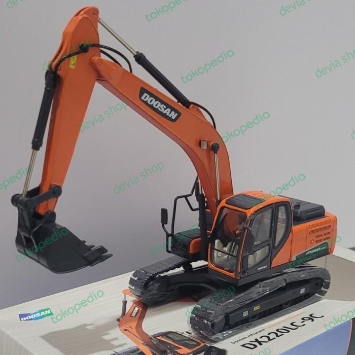 Ready Miniatur Diecast Alat Berat Excavator Doosan DH220Lc