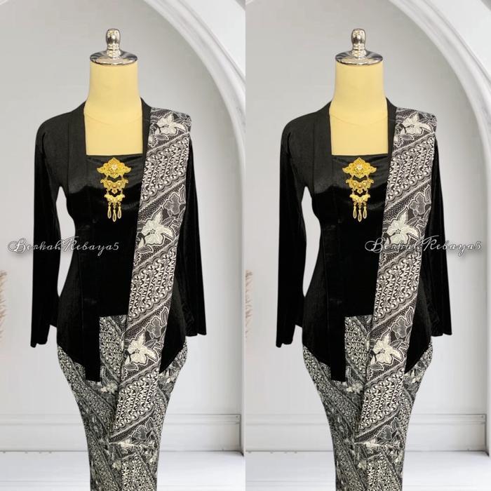 Setelan Kebaya Bludru / Kebaya + Selendang + Jarik Motif Kusumo Putih