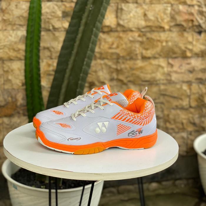 SEPATU / BADMINTON / BULUTANGKIS YONEX 65W PUTIH OREN