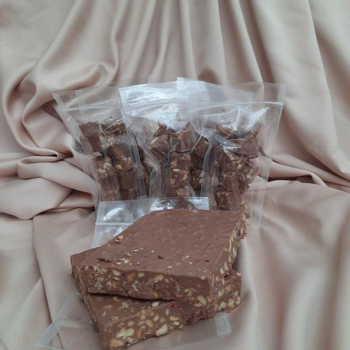 (ORIGINAL) HYA PATAHAN SILVERQUEEN 100 GRAM ISIAN METE ALMOND TERMURAH TERPOPULER