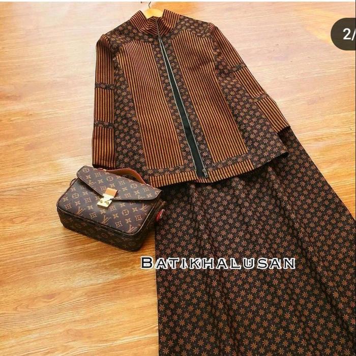 Setelan Blus Rok Sogan Klasik Lapisan Trikot Batik Solo