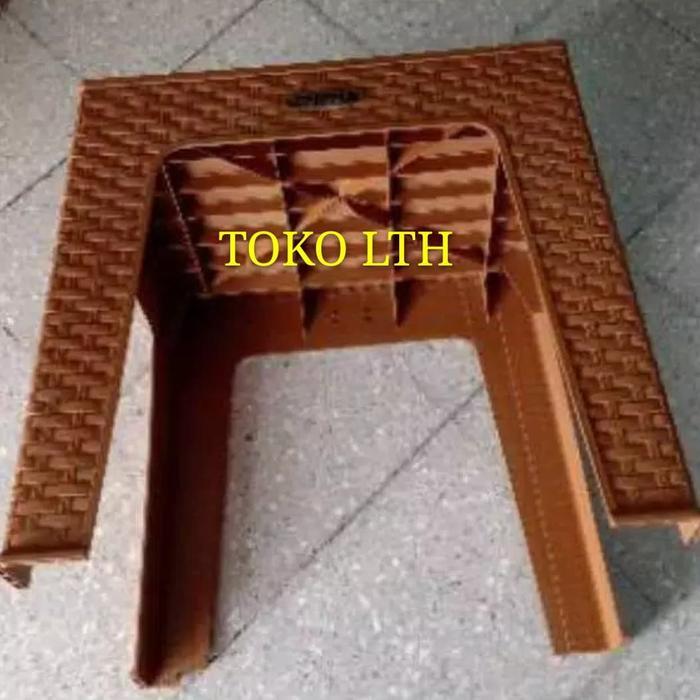 Meja Plastik Motif Rotan Anyaman Napolly / Meja Coklat / Meja Taman
