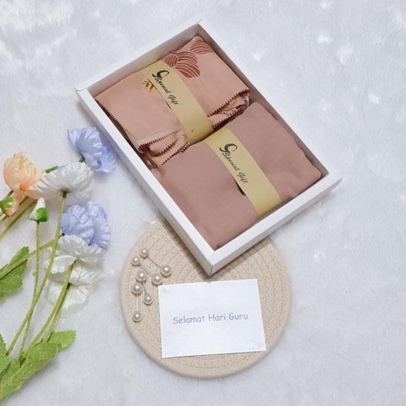 Promo Hampers Exlusive 2 Hijab Segi Empat Voal Motif Ukuran Jumbo / Syari