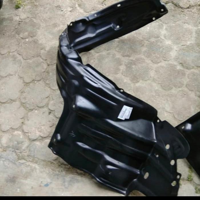 Liner Fender Depan Kanan Innova