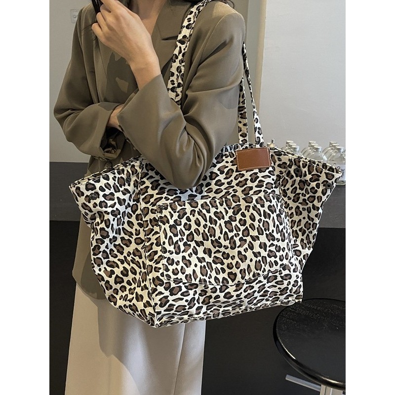 Tas Selempang Totebag Cetak Leopard Kapasitas Besar - Desain Retro, Bahan Kanvas, Warna Ungu, Coklat