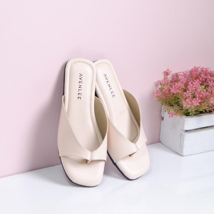Avenlee Masae - Sandal Ootd Simple Sandal Jepit Flat Wanita Warna Krem