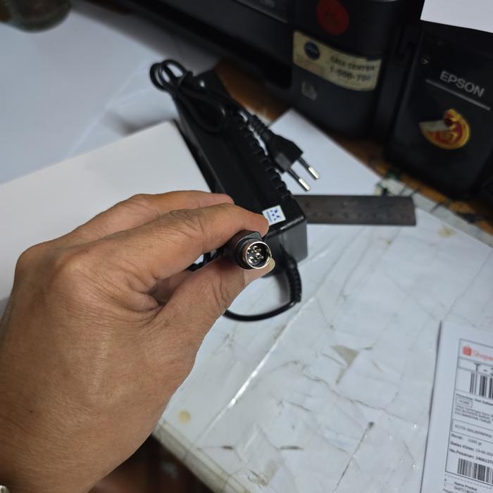 s2nu- Adaptor Dvr Hikvision 12V 5A 4 Pin