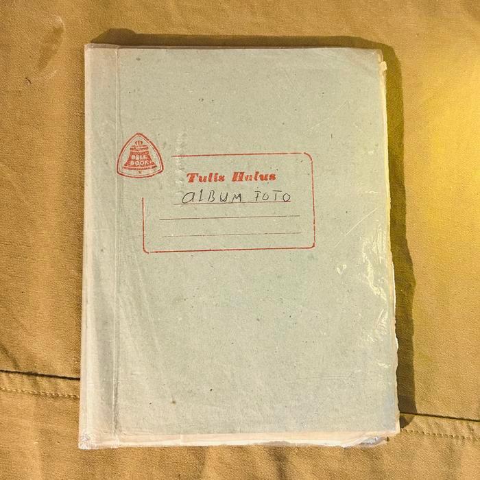 Album Foto Unik Vintage Jadul dengan menggunakan Buku tulis era 1970an