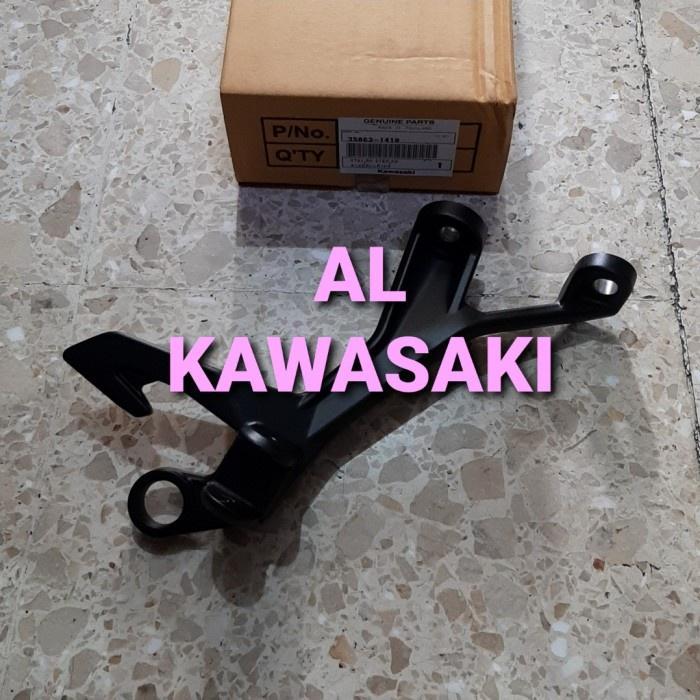 Breket Footstep Step Stay Belakang New Ninja 250 Fi Kanan Original