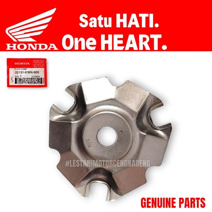 Plat Ramp Besi Tutup Rumah Roller Vario 125 150 Pcx 22131-Kwn-900 Ahm