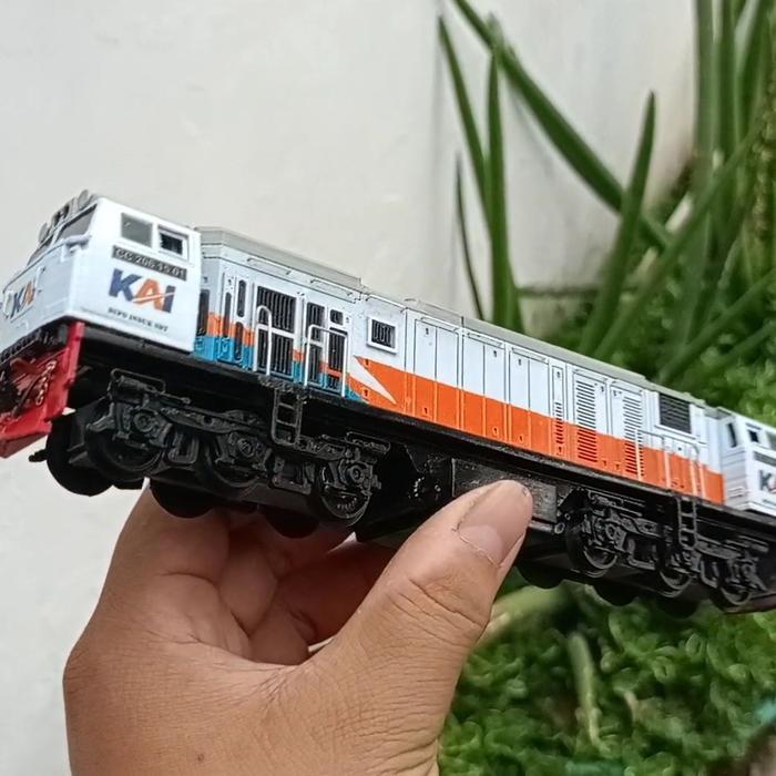 Miniatur Kereta Api Lokomotif Cc206 Skala Ho Kode 775
