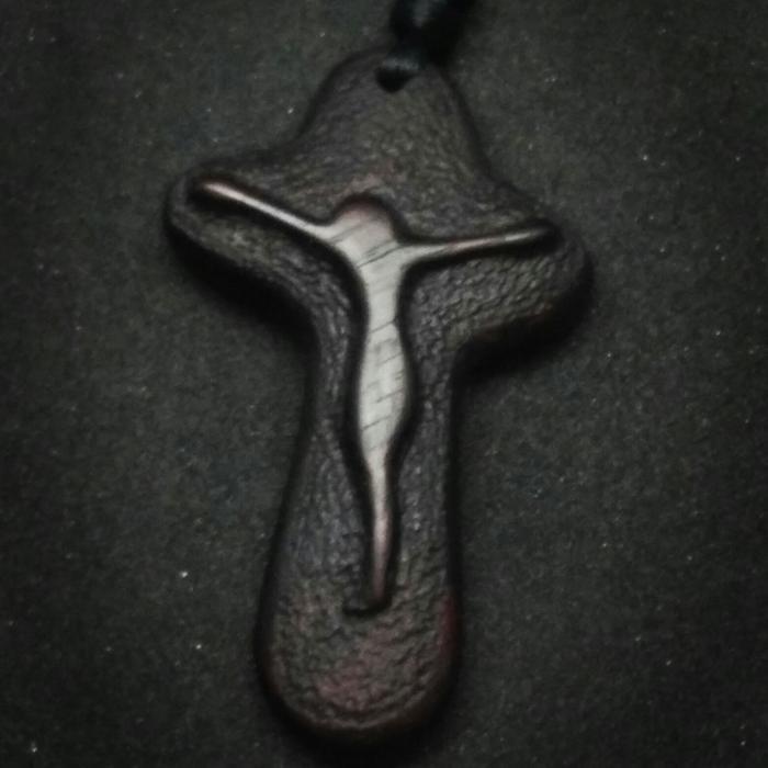 Kalung Salib Kayu Ukir Tangan Terlaris