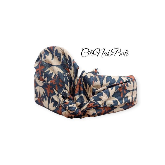 Udeng Bali Batik Jadi Ikat Kepala Pria