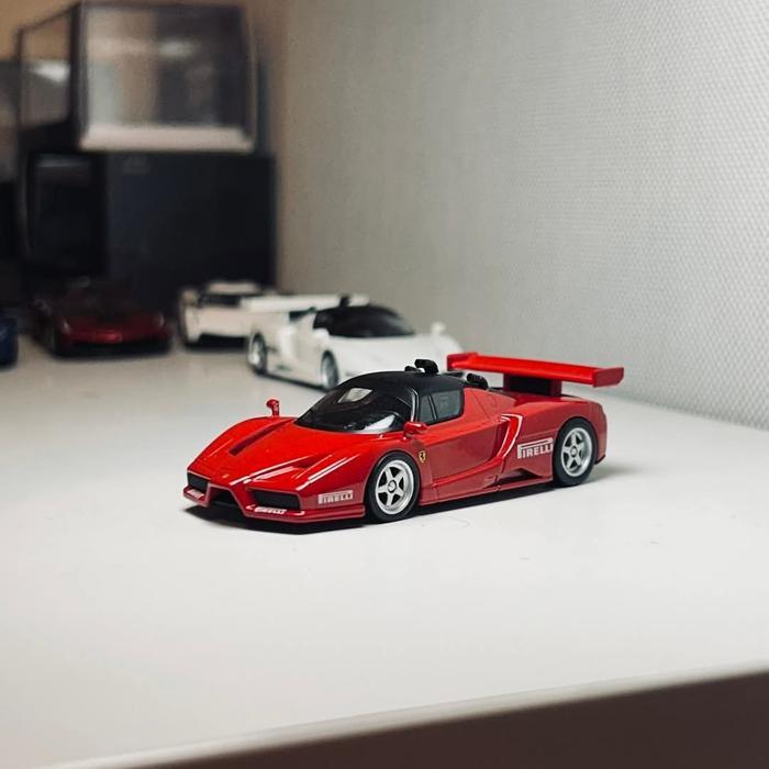 PROMO MINI GT FERRARI ENZO GT RED