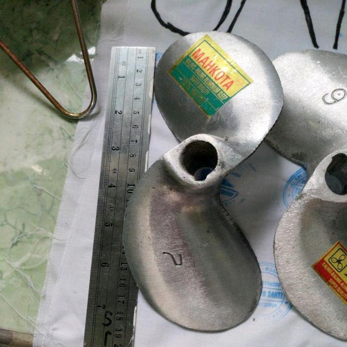 kipas perahu baling baling atau propeller kapal